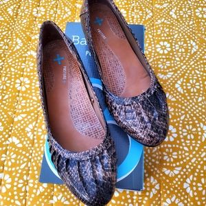 Ladies shoes